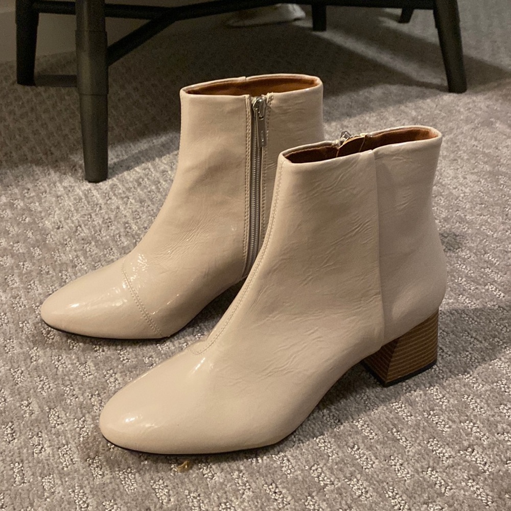 BRAND NEW TOPSHOP BOOTIES- US8